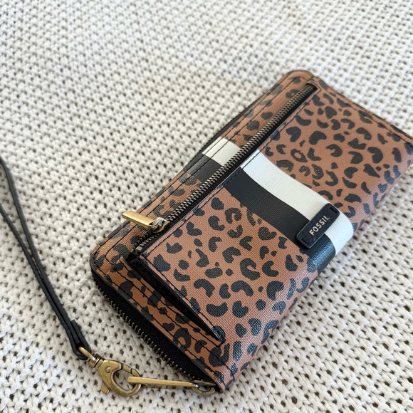 FOSSIL Animal Print Wallet Wristlet - Picture 7 of 8